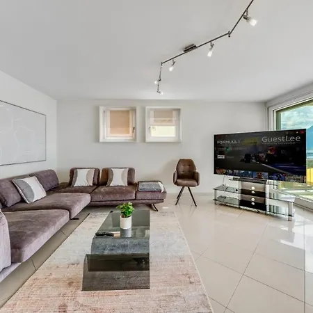 Spacious 3br Lakeview With Terrace By Guestlee Daire