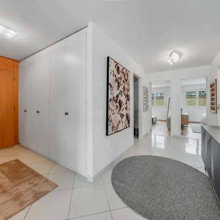 Daire Spacious 3br Lakeview With Terrace By Guestlee *