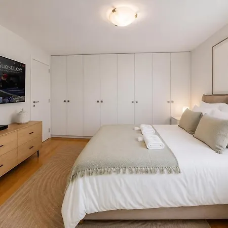 Spacious 3br Lakeview With Terrace By Guestlee *