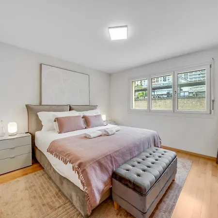 Spacious 3br Lakeview With Terrace By Guestlee