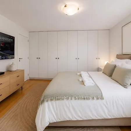 Appartement Spacious 3br Lakeview With Terrace By Guestlee