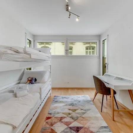 Spacious 3br Lakeview With Terrace By Guestlee Appartement