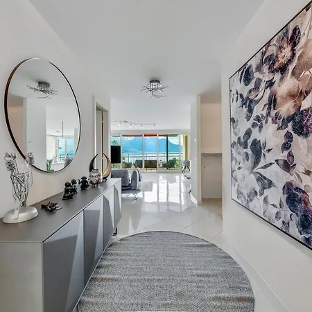 Spacious 3br Lakeview With Terrace By Guestlee *