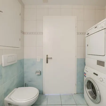 Spacious 3br Lakeview With Terrace By Guestlee Appartement *